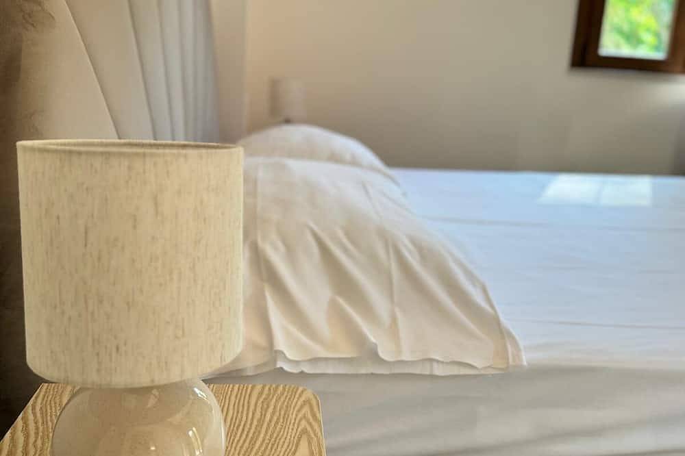 Entire apartment, Cozy modern apartment on the shores of Lake Trasimeno in Passignano sul Trasimeno, Lake Trasimeno