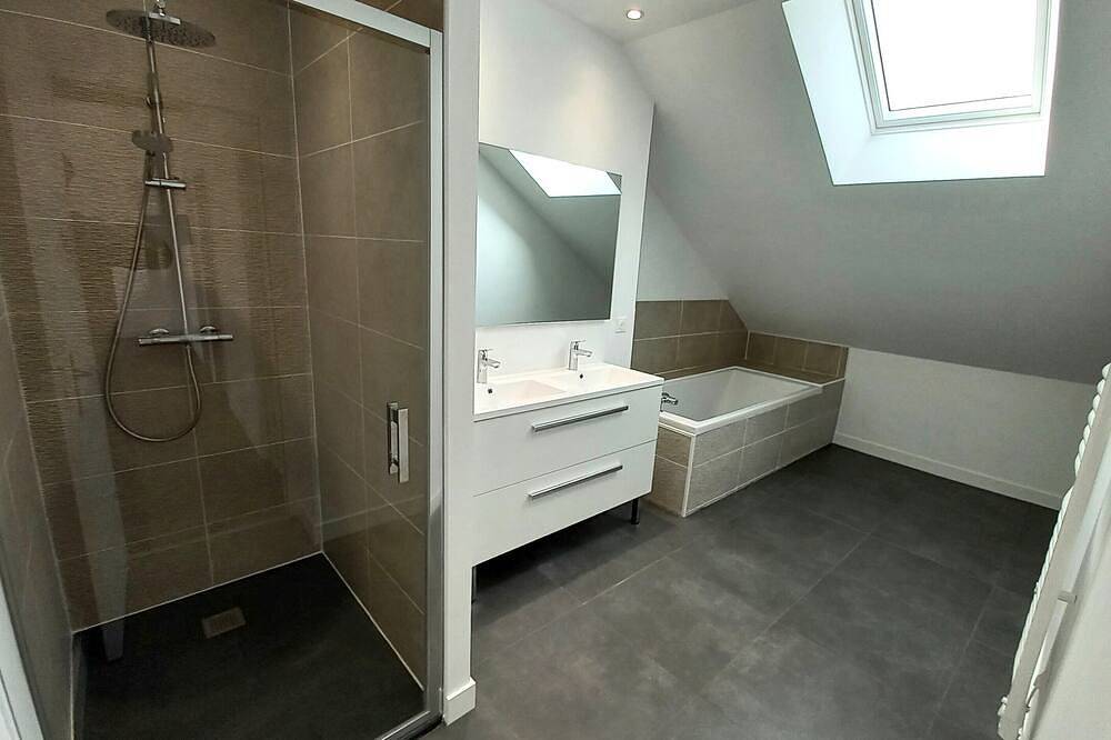 Maison Loire & Cé’rénité – 6 chambres, 15 pers, jardin, à 10 min d’Angers in Les Ponts-de-Cé, Région d'Angers