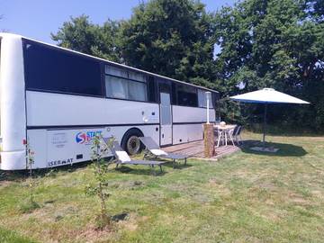 Gîte pour 11 personnes, avec piscine et terrasse ainsi que jardin et vue à Arcomps