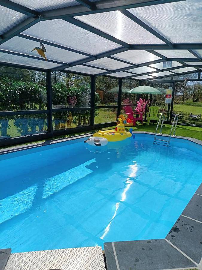 Chambre d’hôte pour 2 personnes, avec sauna et jardin ainsi que vue et piscine dans le Puy-de-Dôme