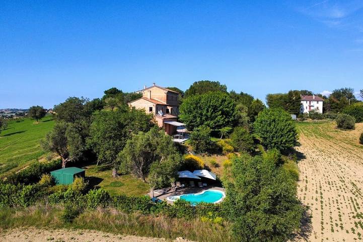 Ferienhaus für 8 Personen, mit Sauna und Whirlpool sowie Garten, mit Haustier