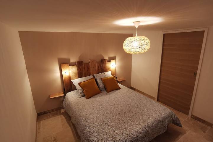Gîte pour 4 personnes, avec jardin à Saint-Étienne-du-Grès - 2