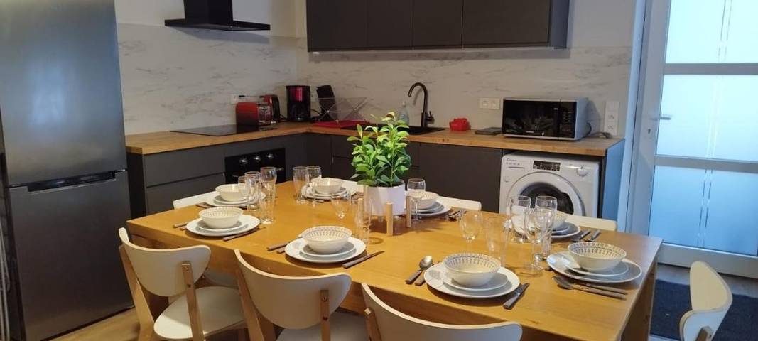 Location de vacances pour 8 personnes, avec vue et jardin à Barbey-Seroux - 2