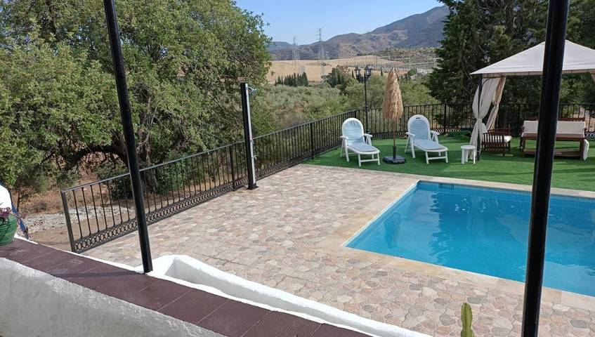 Casa rural para 5 personas, con vistas además de jardín y piscina, Familias con niños en Álora - 4