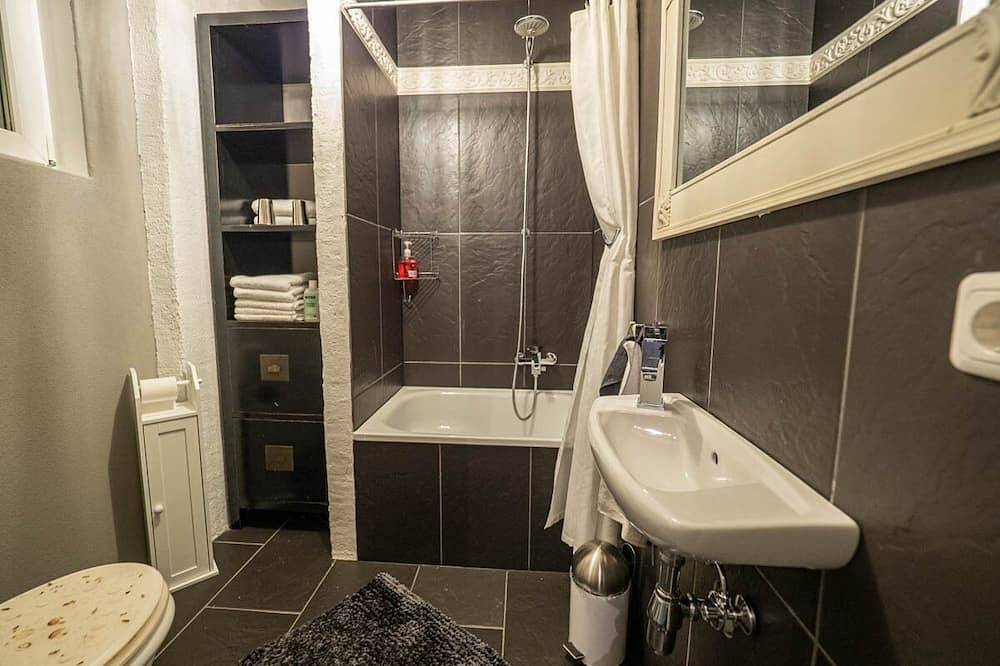 Ganze Wohnung, Ferienwohnung Kunst im Loft 54 qm, für 1-2 Personen mit Terrasse in Seeon, Seebruck