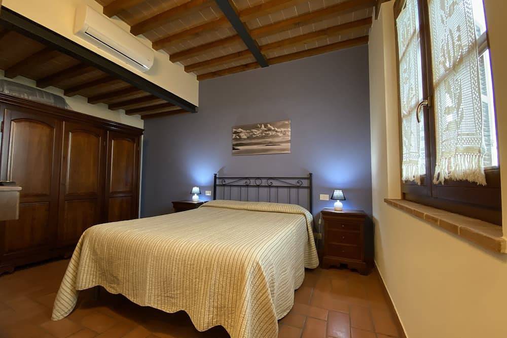 Entire apartment, Apartment Swimming Pool and Lake's View in Paciano, Perugia Province