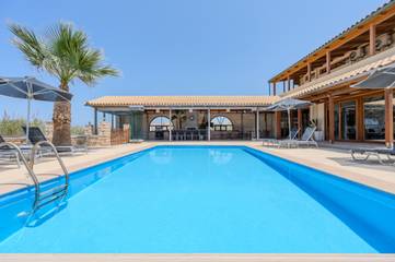 Villa for 14 People in North Crete, Crete, Photo 3