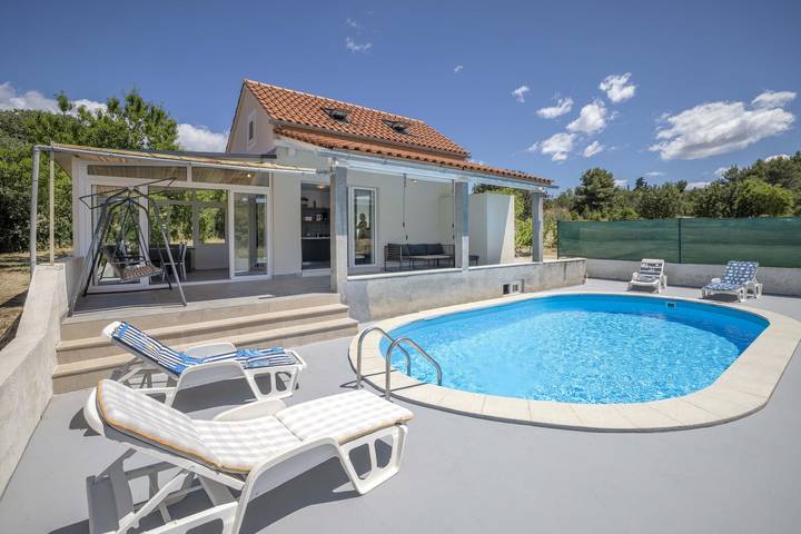 Ferienhaus für 5 Personen, mit Terrasse und Pool