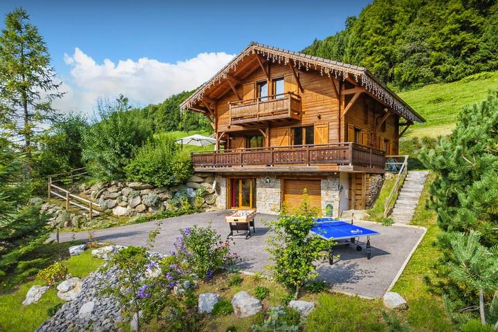 Chalet pour 8 personnes, avec jacuzzi et jardin, adapté aux familles à Saint-Jean-de-Sixt