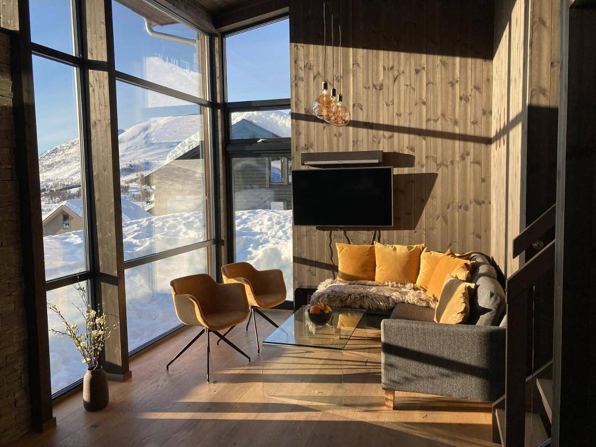 Six-Bedroom House in Sogndal
