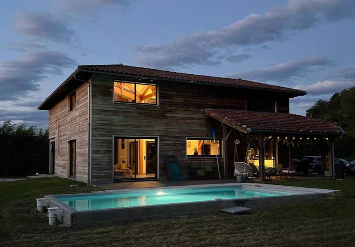 Cottage pour 12 personnes, avec jacuzzi ainsi que piscine et jardin à Nerbis