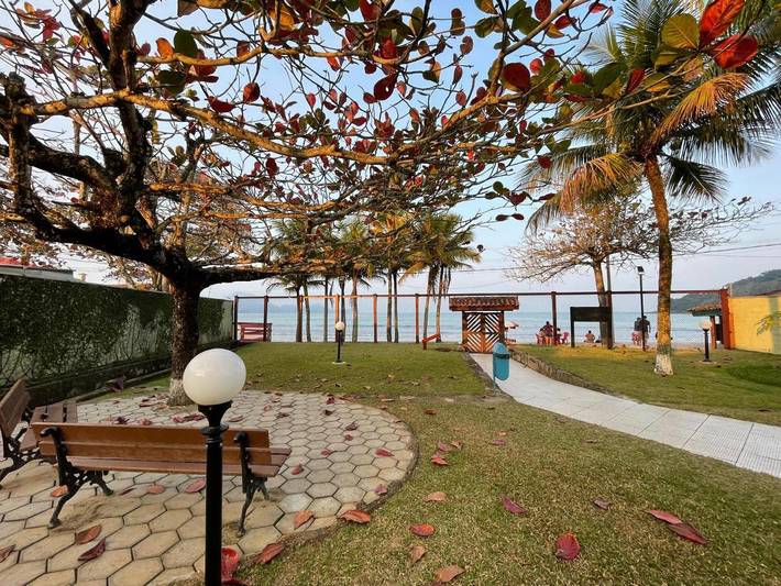 Casas e apartamentos de temporada para 6 pessoas, com vista e jardim em Toninhas Ubatuba