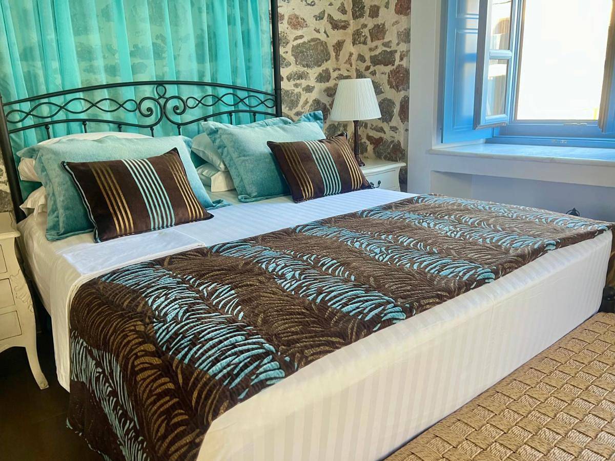 Deluxe Double Room in Hydra