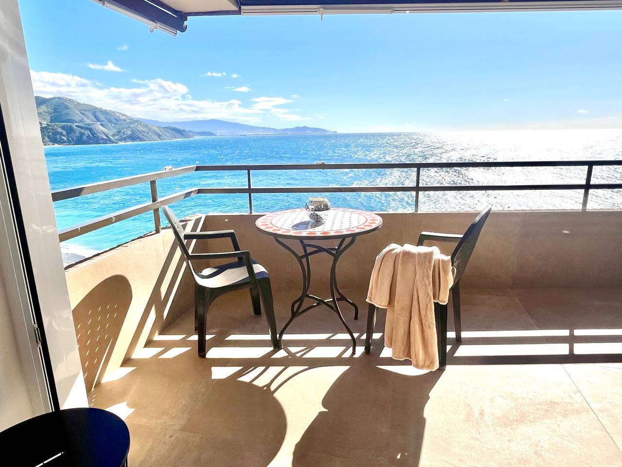 Ganze Wohnung, Charmantes Apartment mit Meerblick direkt am Strand, Costa Tropical in Los Pinos (Almuñecar), Almuñecar