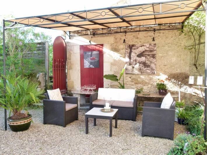 Location de vacances pour 6 personnes, avec Terrasse ainsi que Jardin et Piscine à Gensac