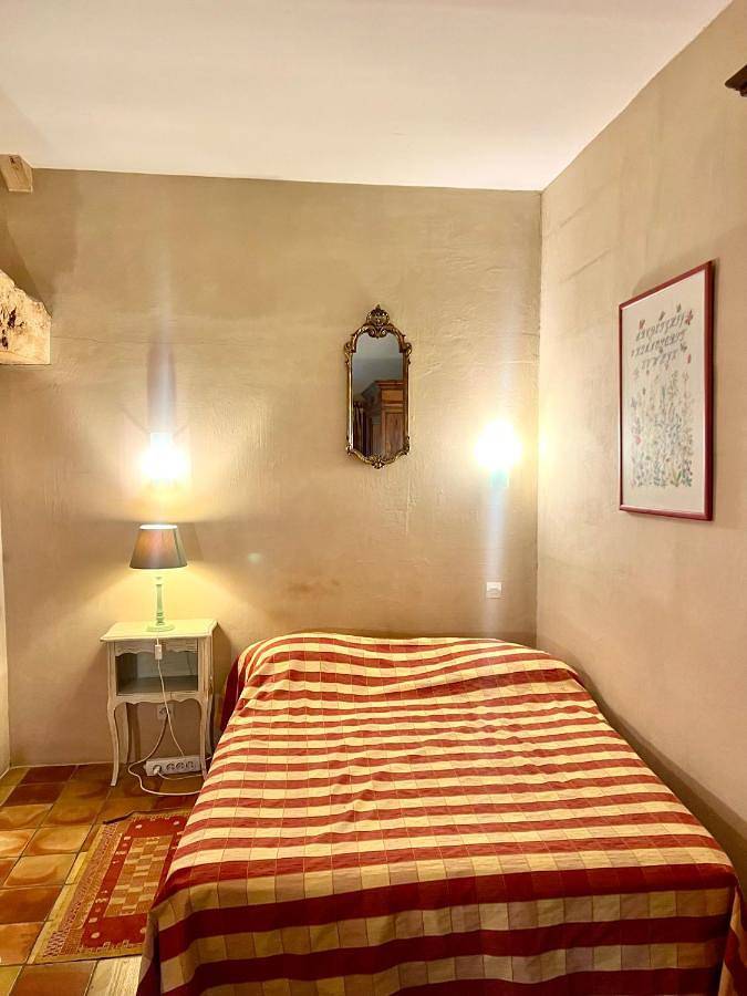 Triple Room with Shower in Coutras, Région de Libourne