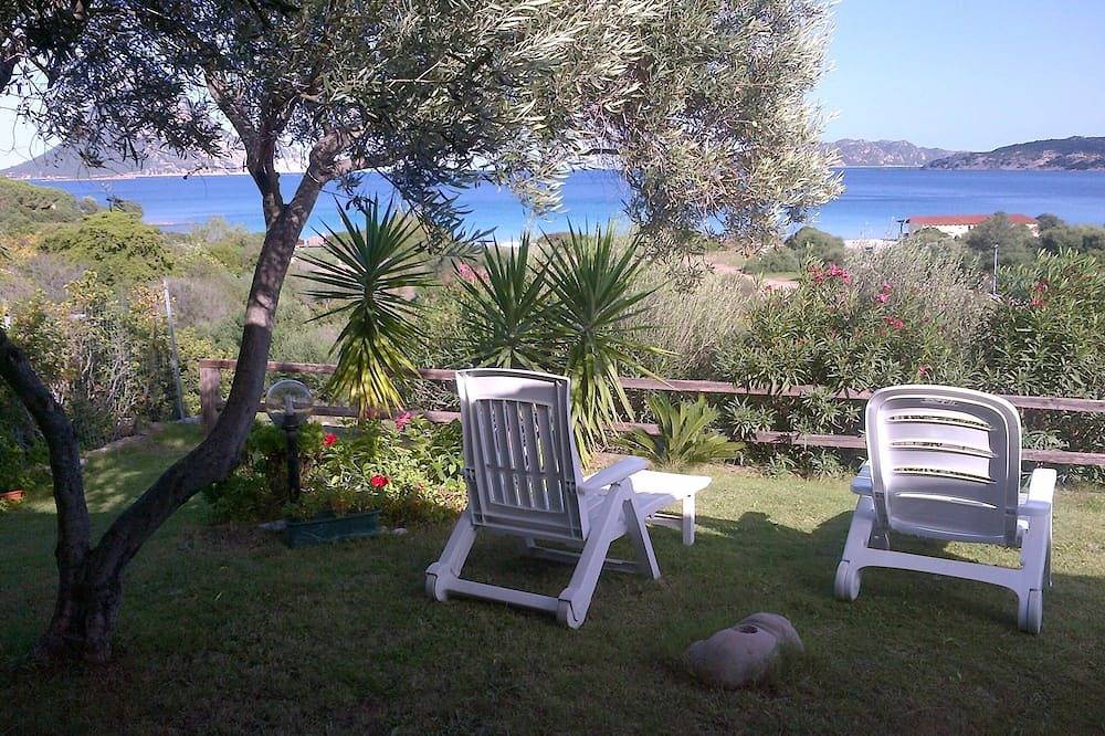 Casa a 80 mt. dalla spiaggia, con terrazza e giardino vista  mare in Porto Taverna, Loiri Porto San Paolo