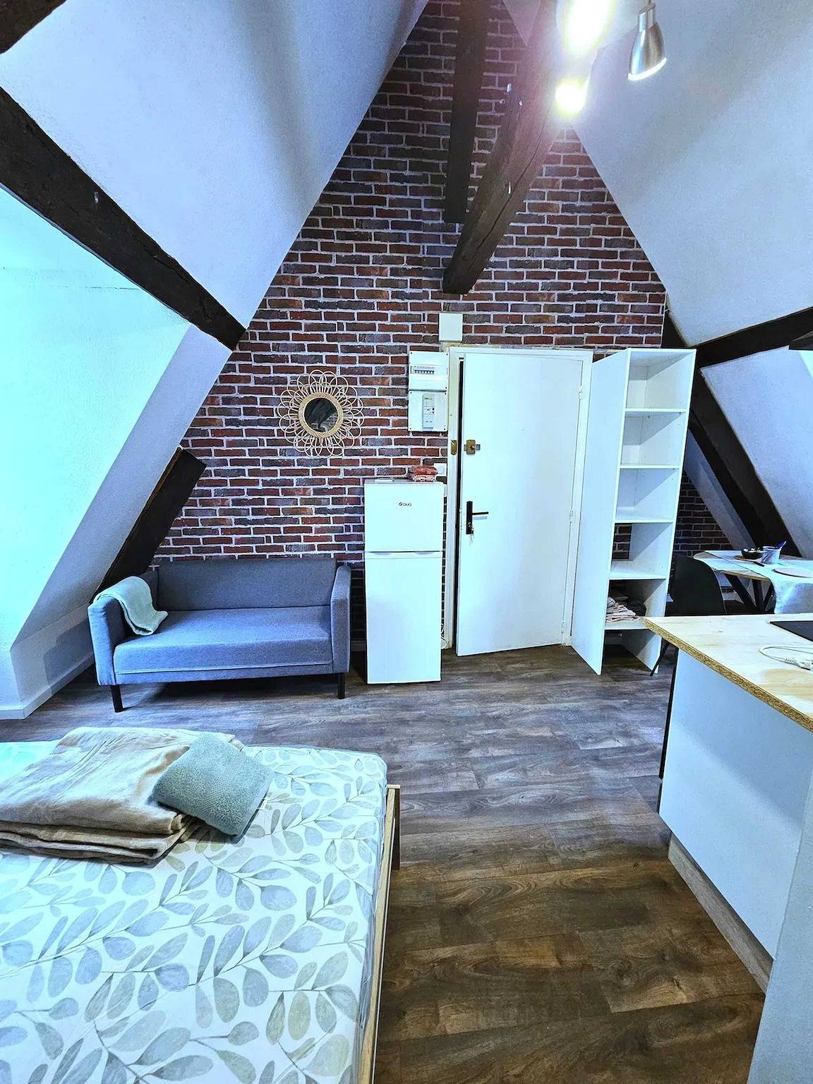 Entire studio, Cozy Studio in Montluçon - 19 m² with handy amenities in Montluçon, Montluçon region