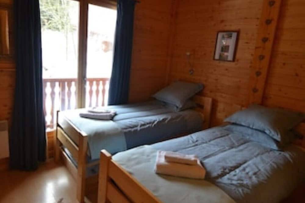 Chalet Le Cochon Noir independant chalet 3km de Morillon telecabine, belle vue in La Rivière-Enverse, Région de Bonneville