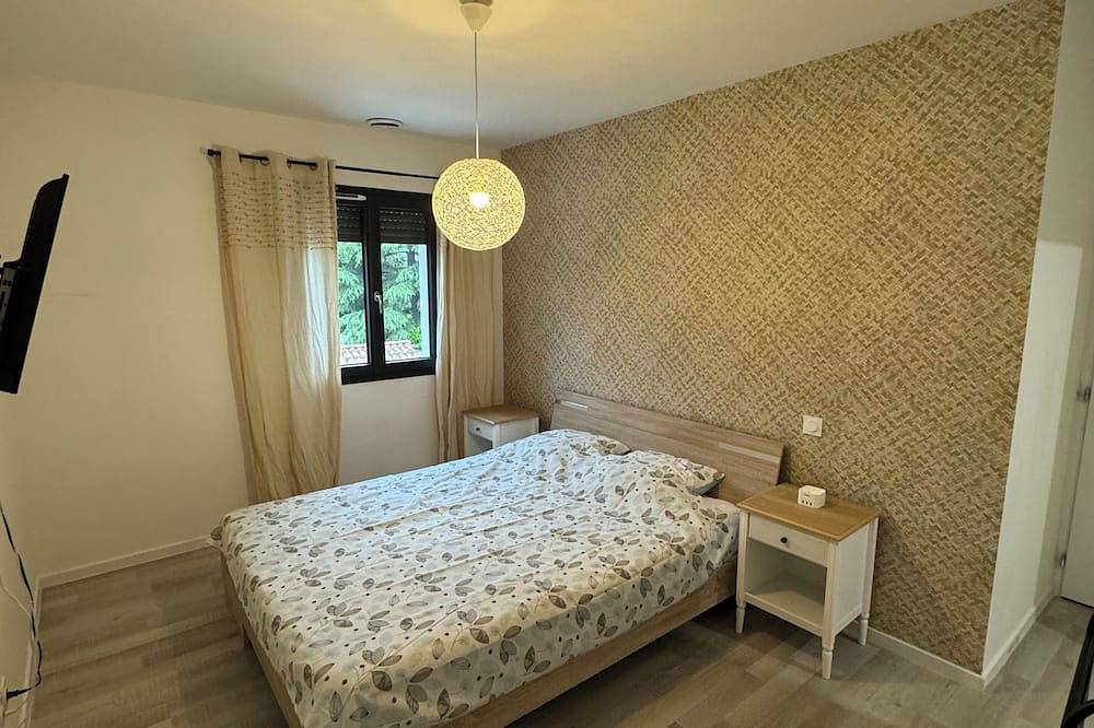 Superb house with garden and swimming pool close to transport links in Avignon, Vaucluse