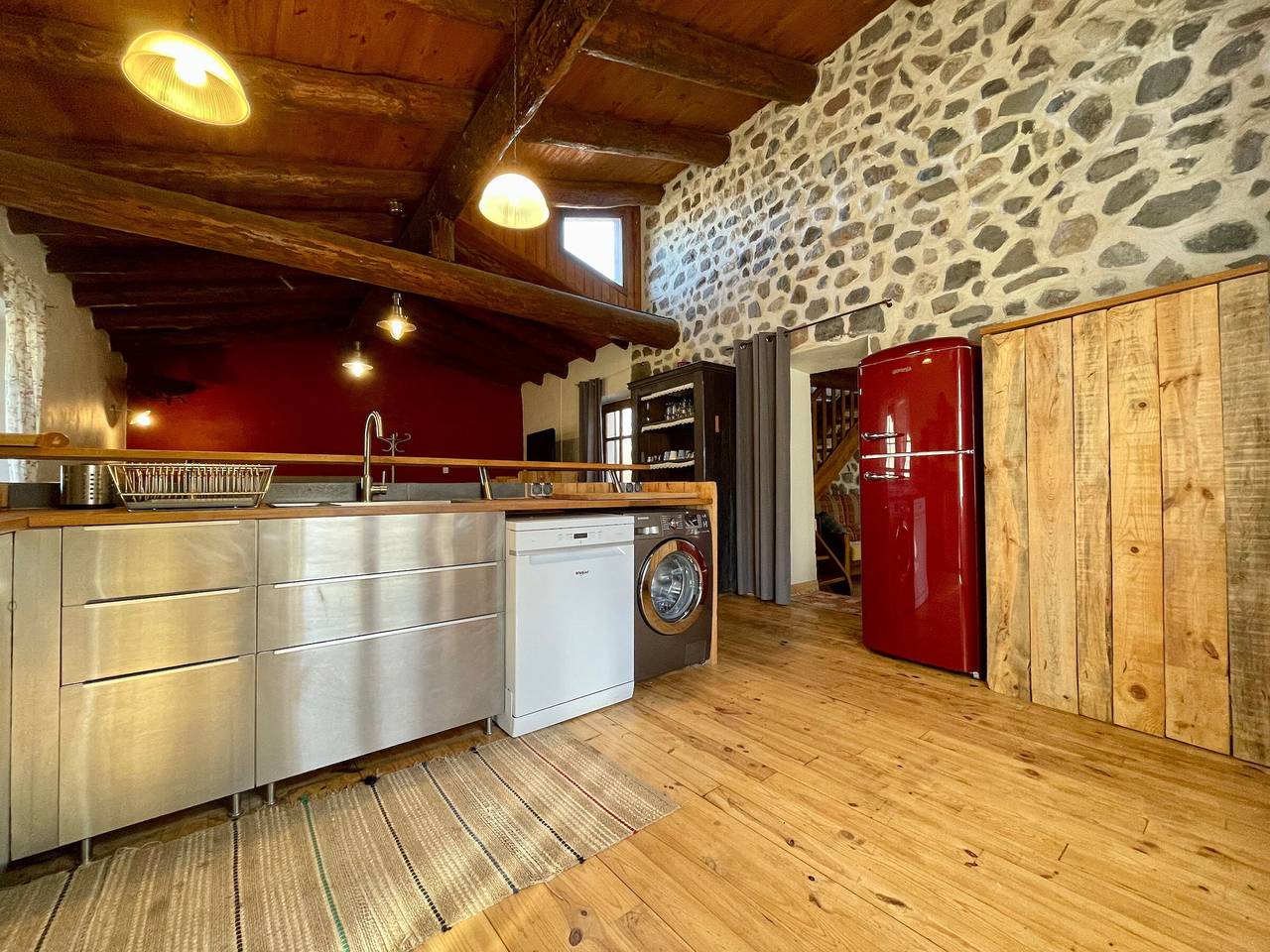 Maison pittoresque à Arlempdes avec cheminée et terrasse in Arlempdes, Haute-Loire