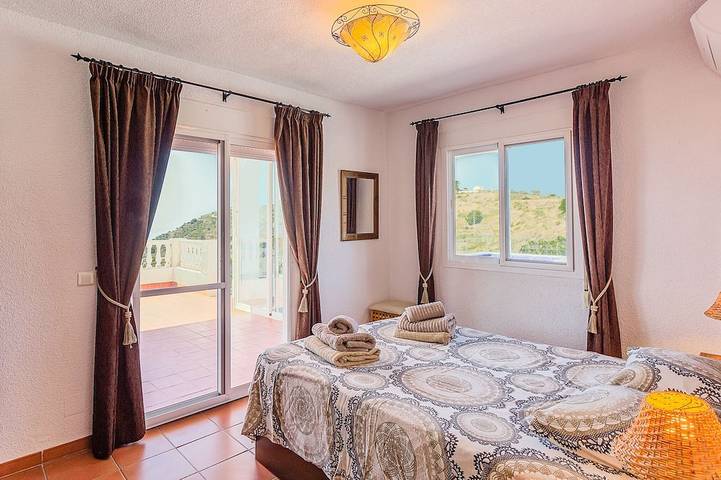 Beautiful view, up to 6 p., heated pool & relax pool, panorama, wifi, airco. in Torrox, Costa del Sol