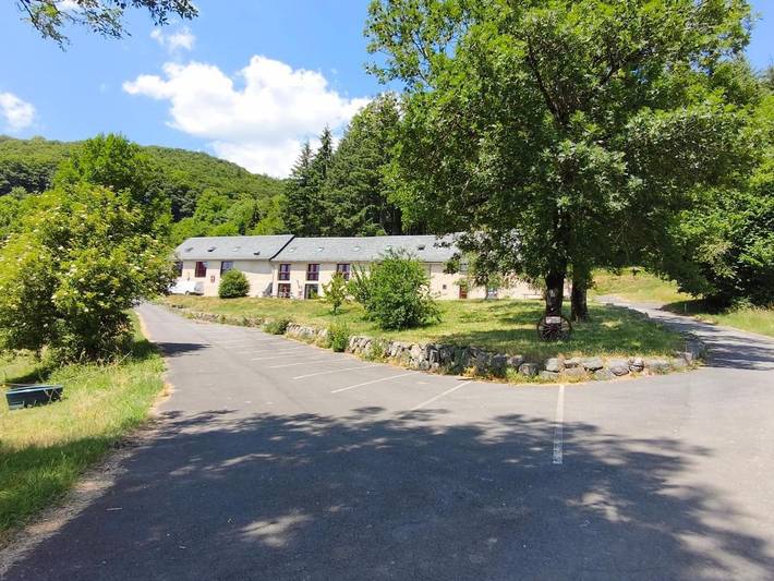 Gîte pour 3 personnes, avec Terrasse et Jardin ainsi que Vue et Vue sur le lac à Condat