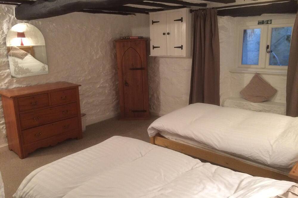 Windermere Zentrum. 3 Bedroom Grade 2 Listed Cottage mit einem Holzofen in Windermere, Lake District