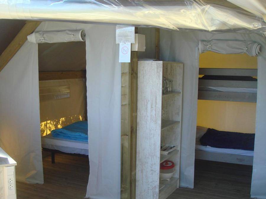 Camping Paradis - Le Grand R  - Tienda de lona y madera 4 personas - Lodge Sahari con baño privado in L'Aiguillon-la-Presqu'île, Vandea