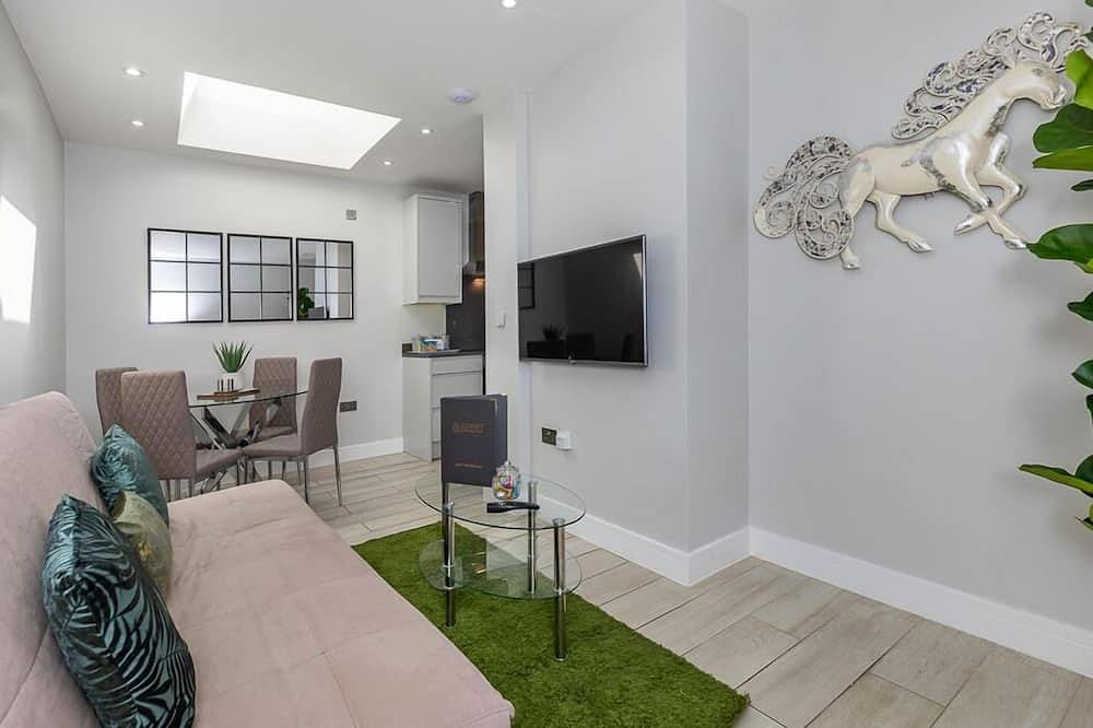 Ganze Wohnung, Apartment-Superior-Eigenes Badezimmer-Terrasse-Elm House-1-Bed-Flat 2 in Reading, Berkshire