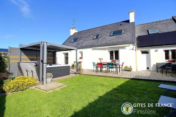 Gîte for 9 people, with hot tub and sauna as well as garden and terrace - 1