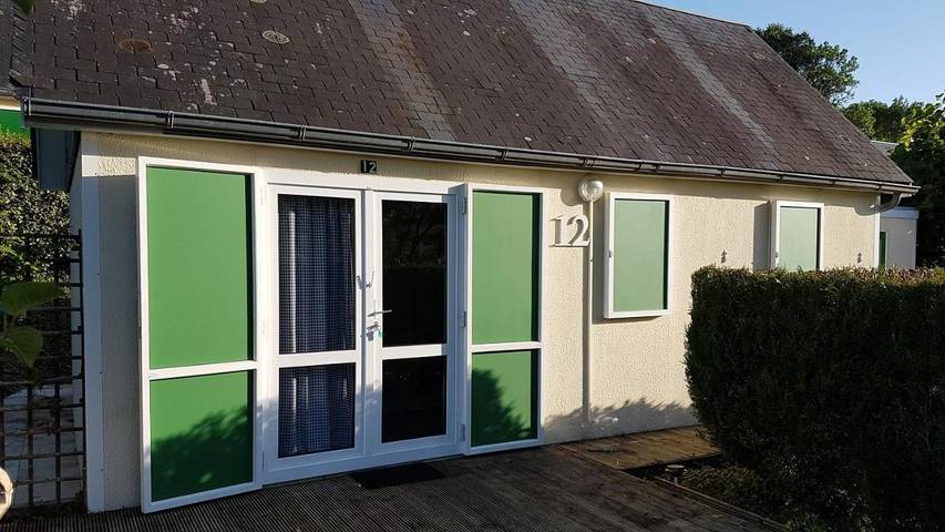 Maison de campagne pour 5 personnes, avec vue sur le lac ainsi que terrasse et vue à Chasteaux