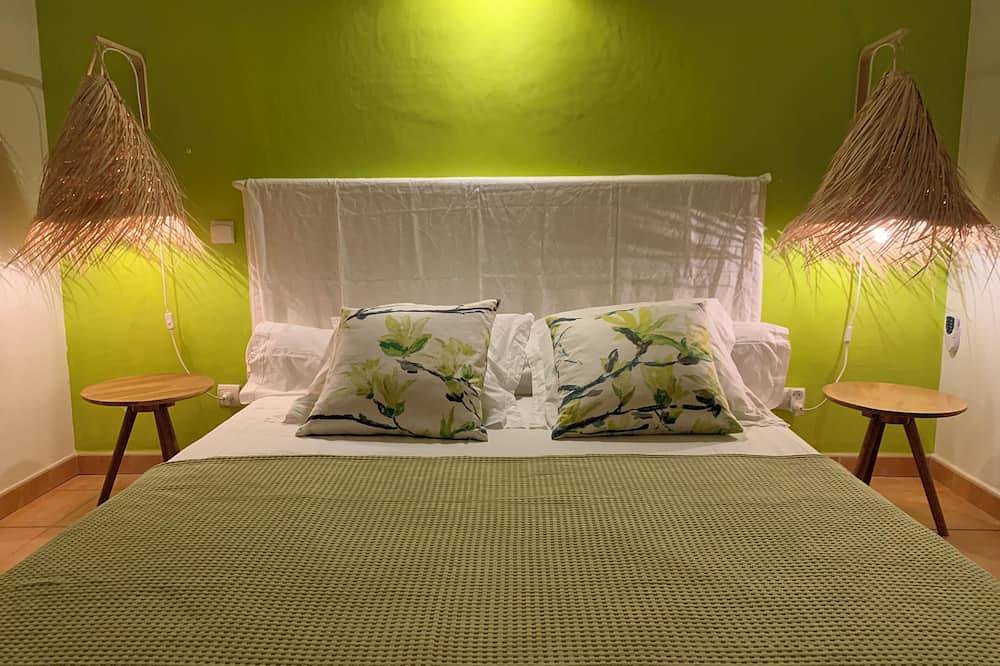 Golf de Saint Tropez, charming house, small private garden, swimming pool in La Môle, Region de Draguignan