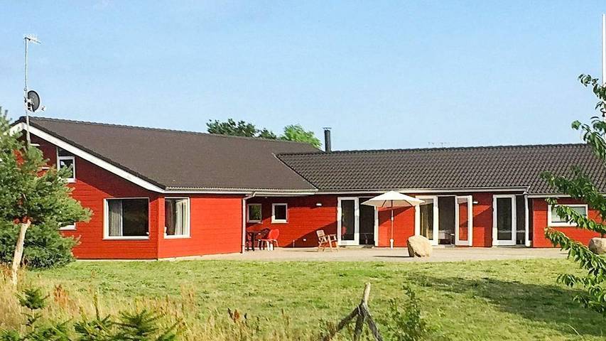 Ferienhaus für 13 Personen, mit Terrasse und Sauna sowie Whirlpool in Lyngsbæk Strand