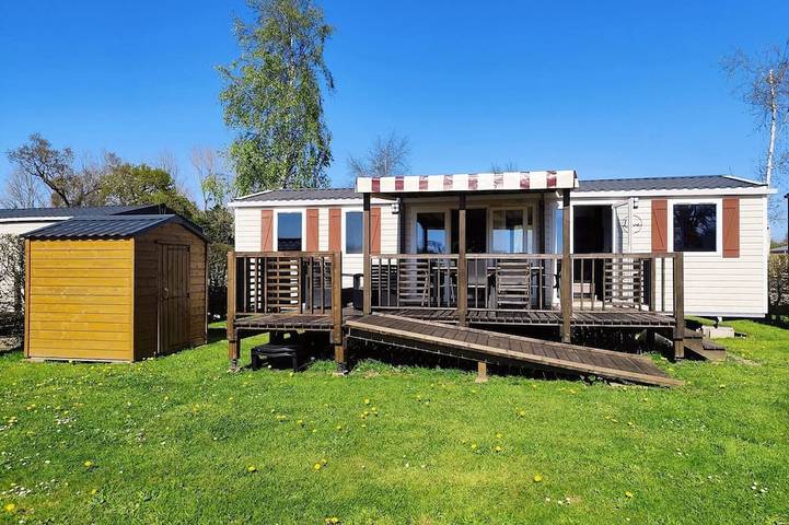 Location de vacances pour 8 personnes, avec jardin et piscine, animaux acceptés à Saint-Symphorien-le-Valois