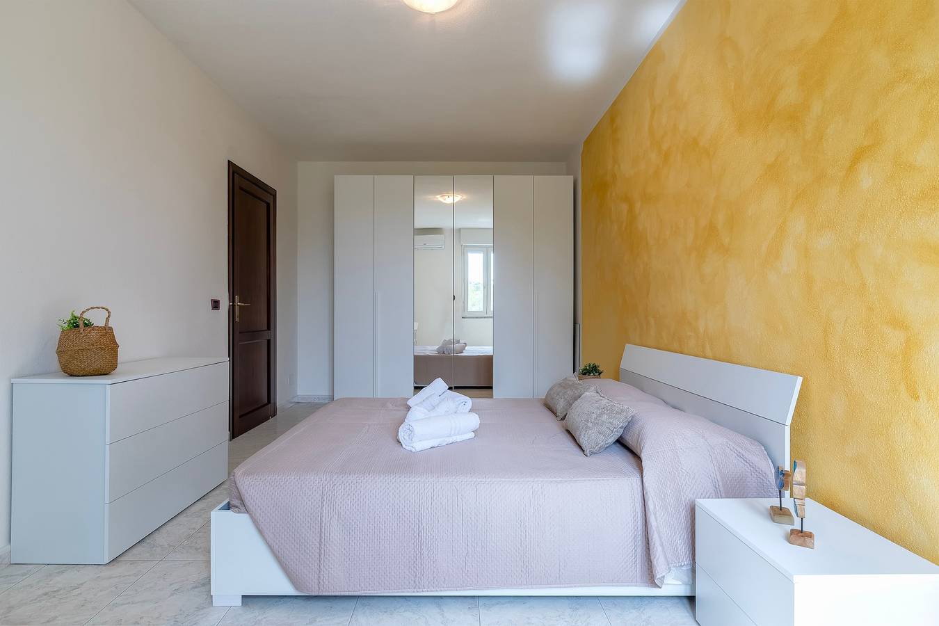 Appartamento intero, Appartamento 'Harmony' con terrazza privata, Wi-Fi e aria condizionata in Nulvi, Provincia di Sassari