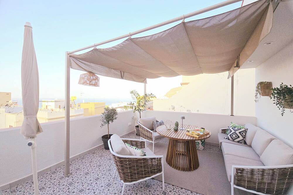 Luxury home with panoramic views in the sunniest village on La Palma in Tazacorte, La Palma Sur