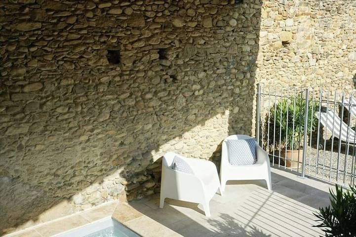 Gîte pour 8 personnes, avec piscine et jardin à Cournanel