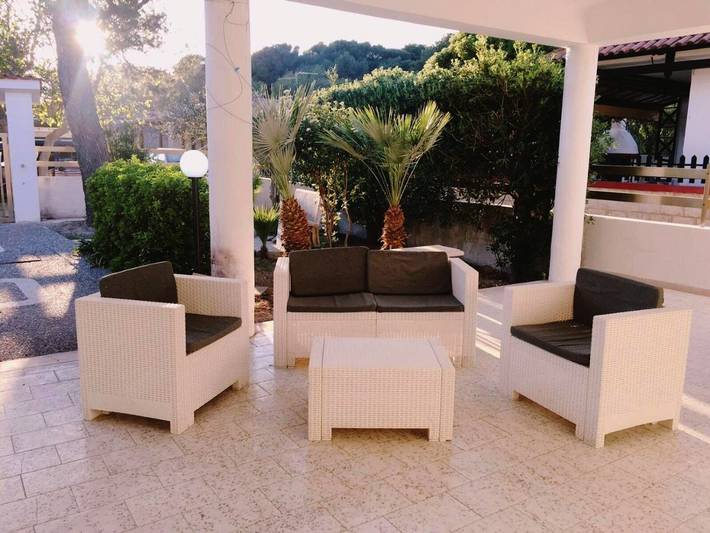 Casa vacanza per 7 persone, con giardino, adatto a famiglie con bambini in Padula Bianca