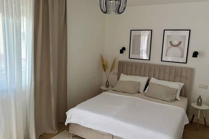 Villa Antonija, 50 m from sandy beach, heated pool, max 12 pax in Duće, Omiš-Riviera