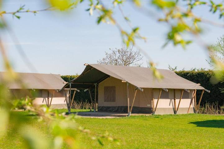 Camping voor 4 personen, with terras and tuin as well as uitzicht in Zeeland