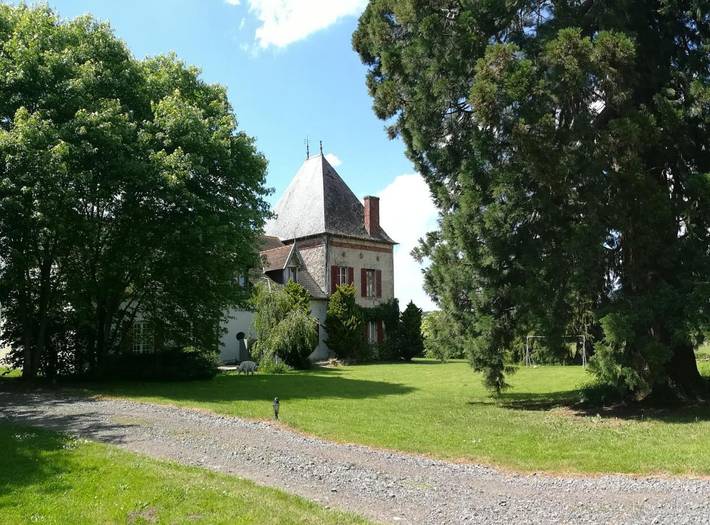 Chambre d’hôte pour 2 personnes, avec Jacuzzi ainsi que Jardin et Vue dans Nièvre