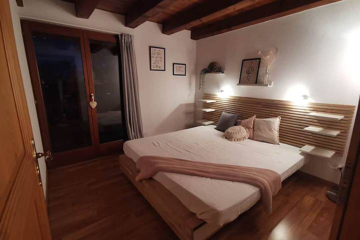 Appartamento intero, Cozy vacation home with a lake view, in a quiet location in Monte Brè sopra Locarno, Locarno
