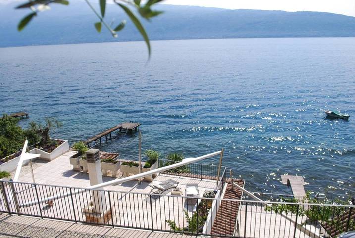 Villa per 4 persone, con vista lago e terrazza in Toscolano-Maderno