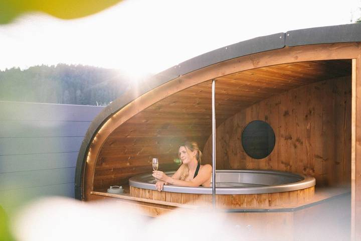 Ferienwohnung für 2 Personen, mit Whirlpool und Terrasse sowie Garten und Sauna