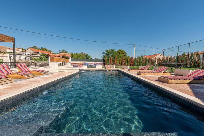 Villa pour 10 personnes, avec terrasse ainsi que jacuzzi et sauna, animaux acceptés dans Vir - 4