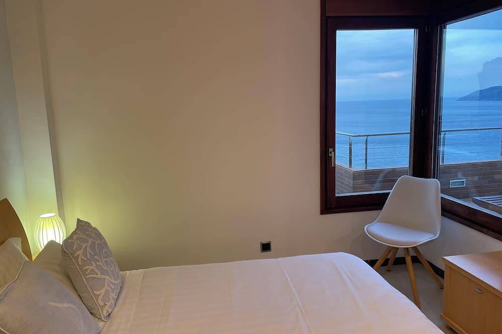 Ganze Wohnung, Luxus-Penthouse mit Terrasse und jaquzzi den Panoramablick auf das Meer in Llanca, Oberampurien