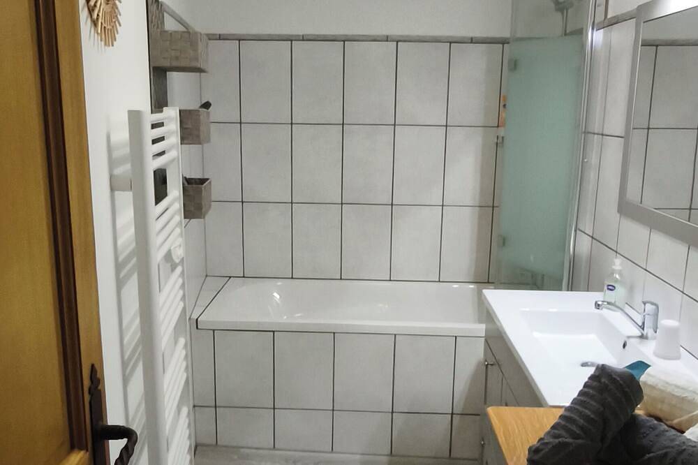 Ganze Wohnung, Tourist town Apartment very comfortable and bright. in La Charité-sur-Loire, Loire-Tal