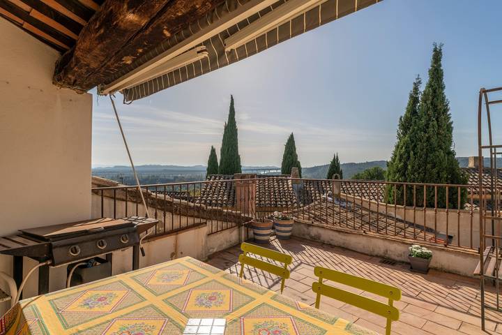Vakantiehuis 'Maison Belle Vue' met Uitzicht op de Bergen, Privé Terras en Wi-Fi in Les Angles (Gard), Nimes en omgeving