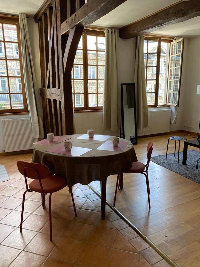 Appartement entier, Two-Bedroom Apartment in Lisieux, Région de Lisieux